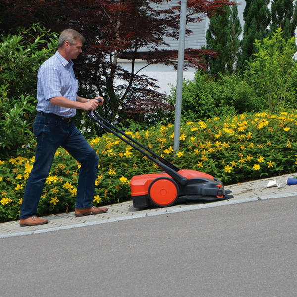 HAAGA 697 Sweeper | 38 inch Battery Powered Sweeper